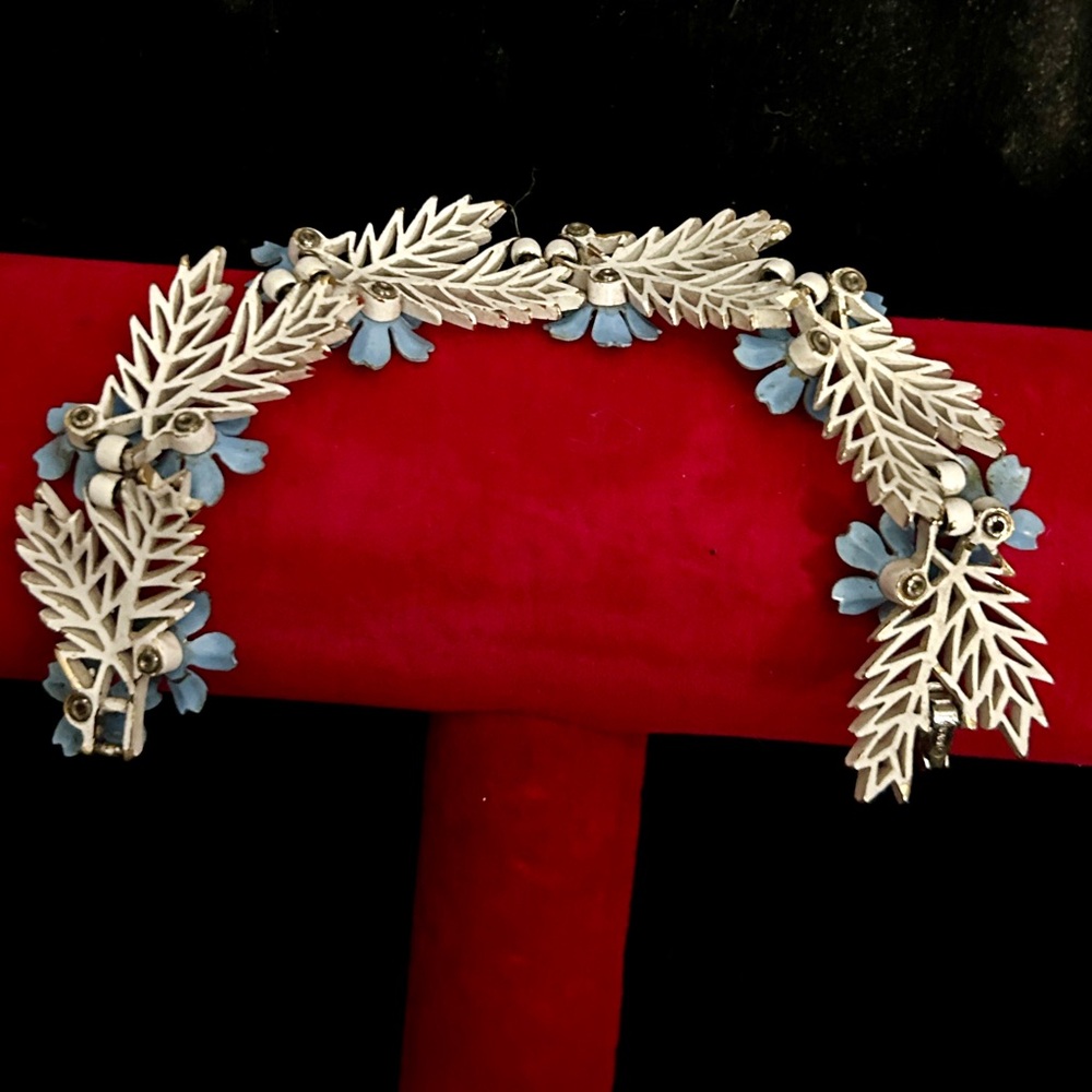 RARE 1958 CROWN TRIFARI WHITE &
BLUE ENAMEL RHINESTONE
'FLOWERING FERN' BRACELET - Picture 2 of 13
